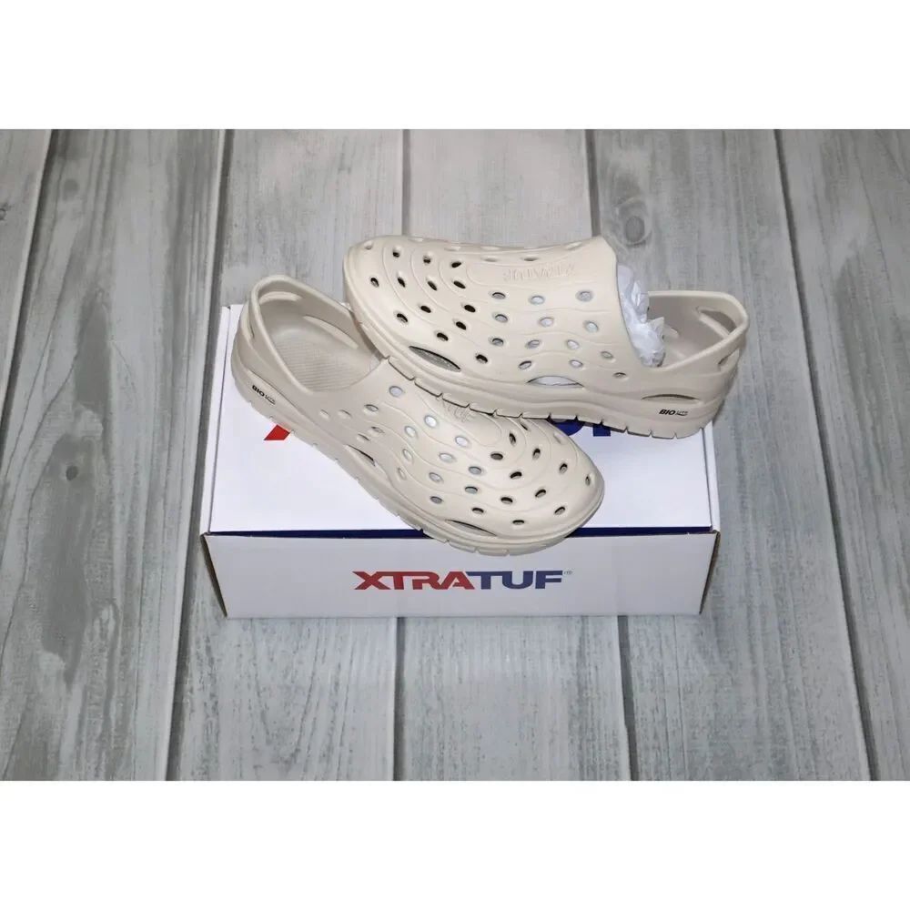 NEW Xtratuf Unisex Riptide Closed-Toe Water Sandal Slip-On Size 9(W), Sand